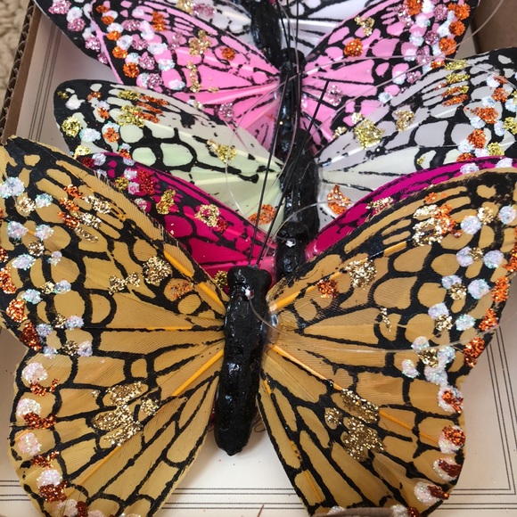 Butterfly Garland - Picture 3 of 4